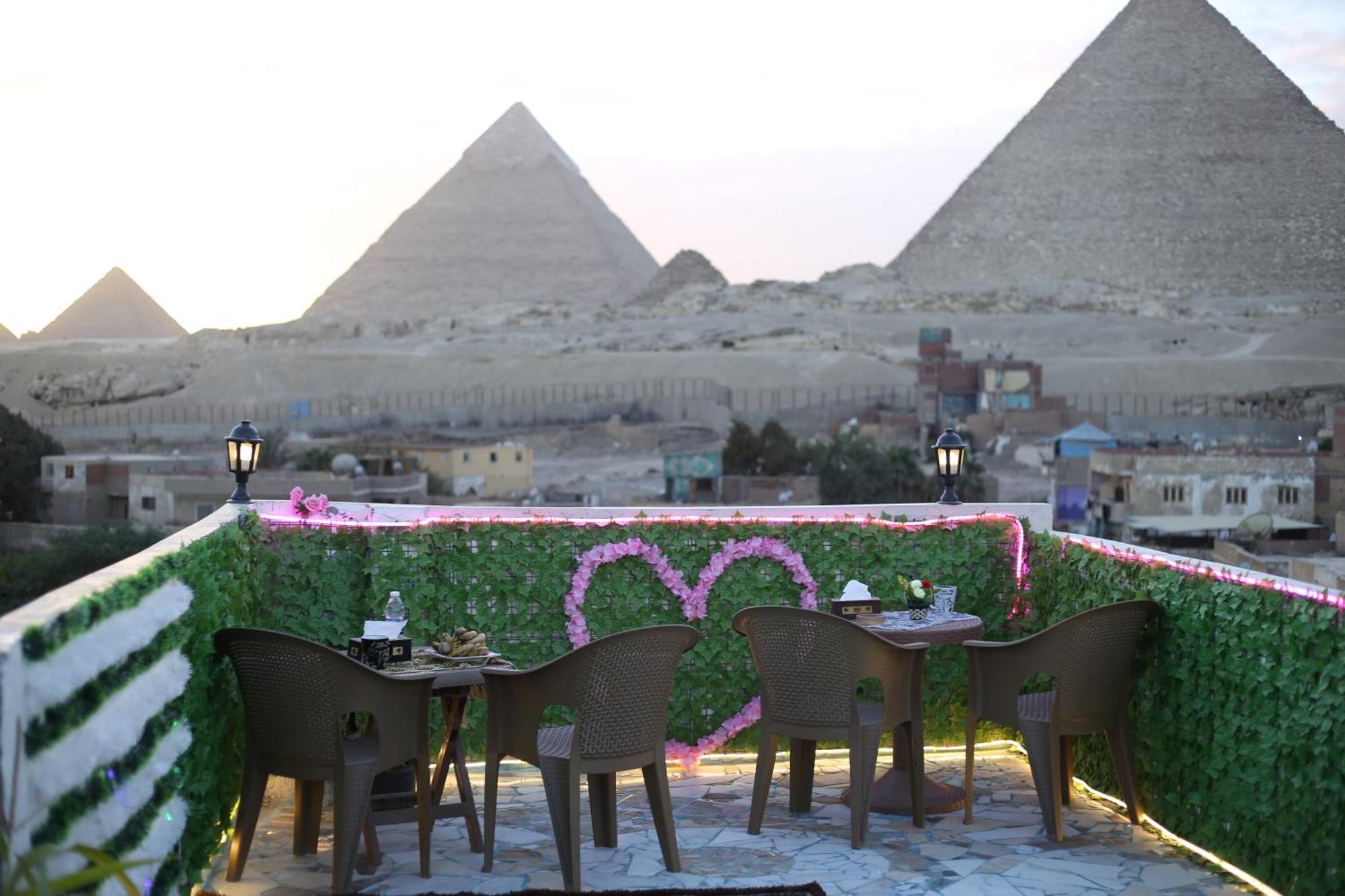 Pyramids Show Hotel Kafret el-Gabal Exterior photo