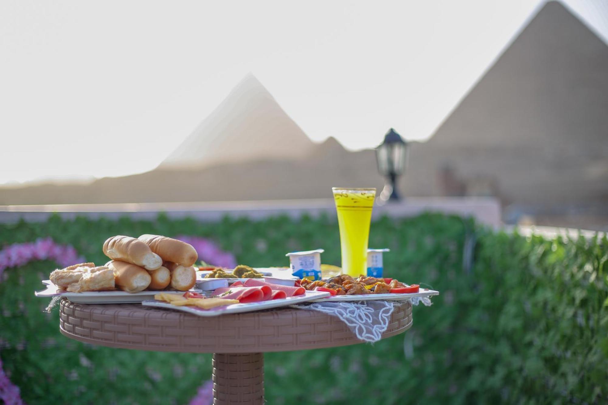 Pyramids Show Hotel Kafret el-Gabal Exterior photo