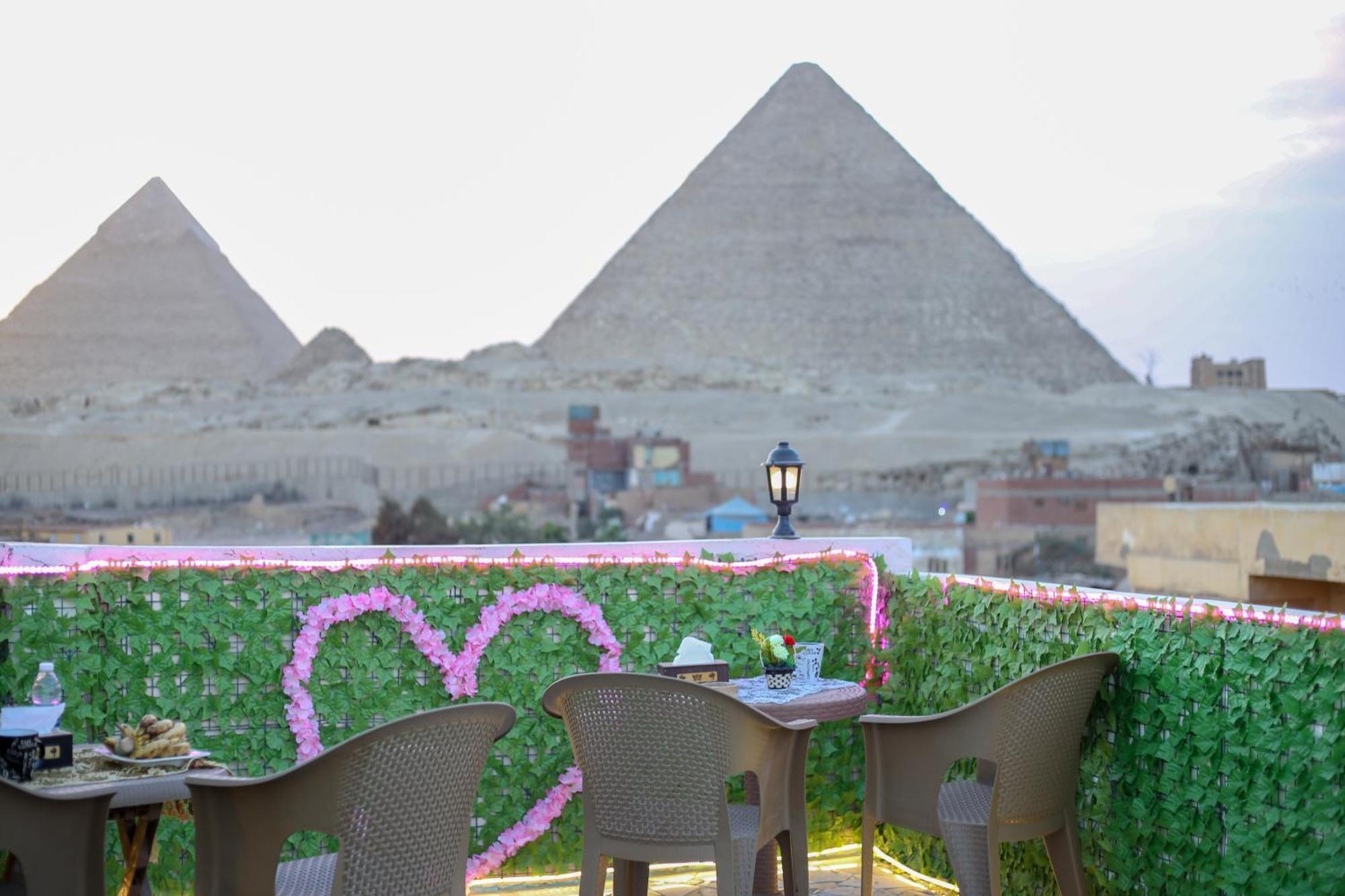 Pyramids Show Hotel Kafret el-Gabal Exterior photo