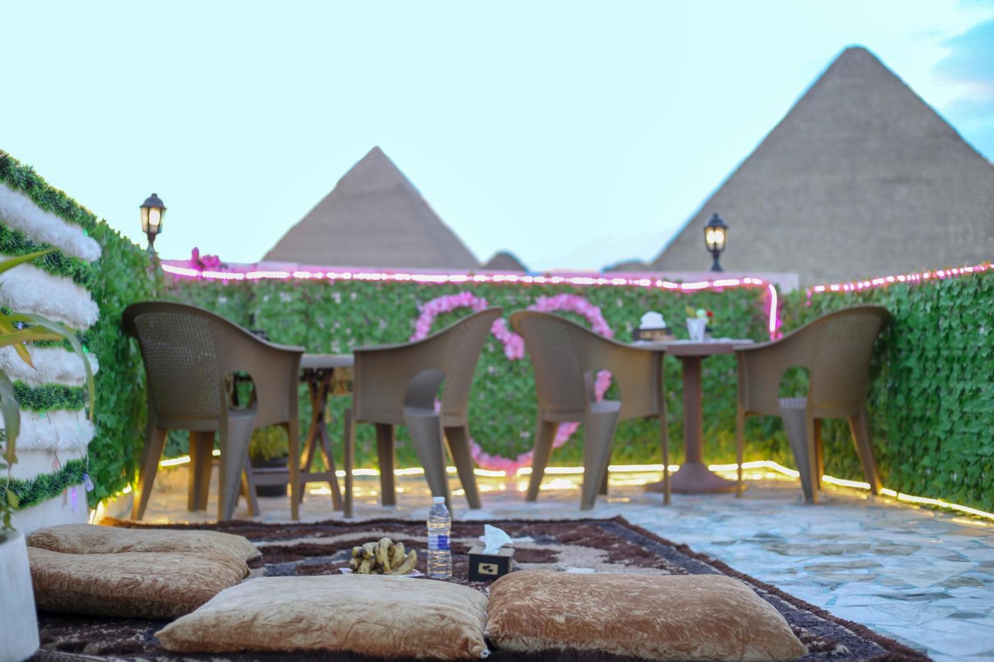 Pyramids Show Hotel Kafret el-Gabal Exterior photo
