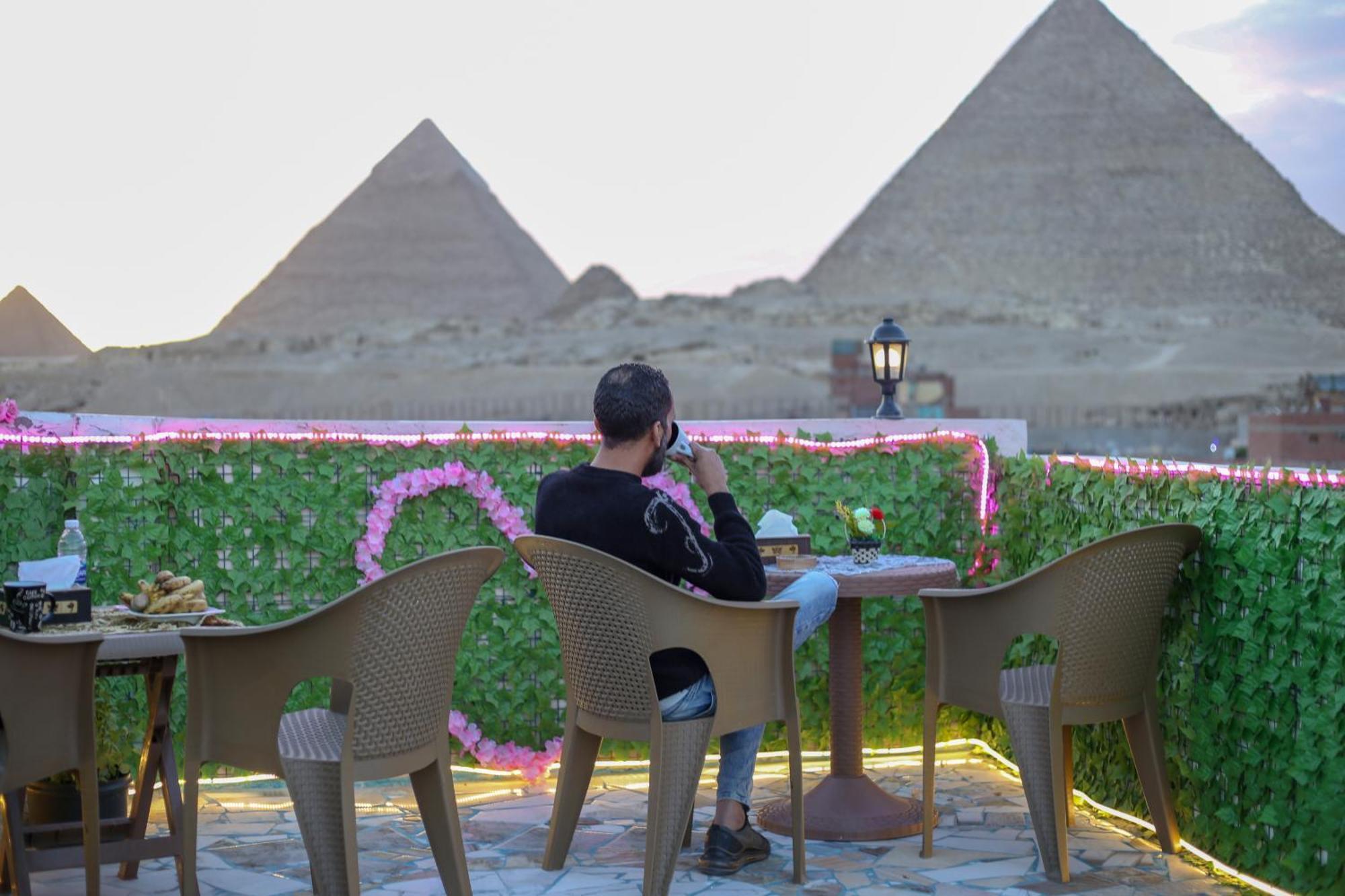 Pyramids Show Hotel Kafret el-Gabal Exterior photo