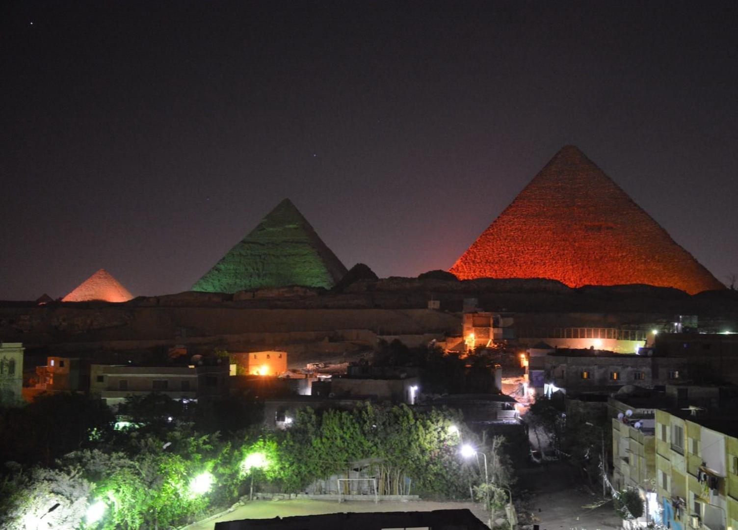 Pyramids Show Hotel Kafret el-Gabal Exterior photo