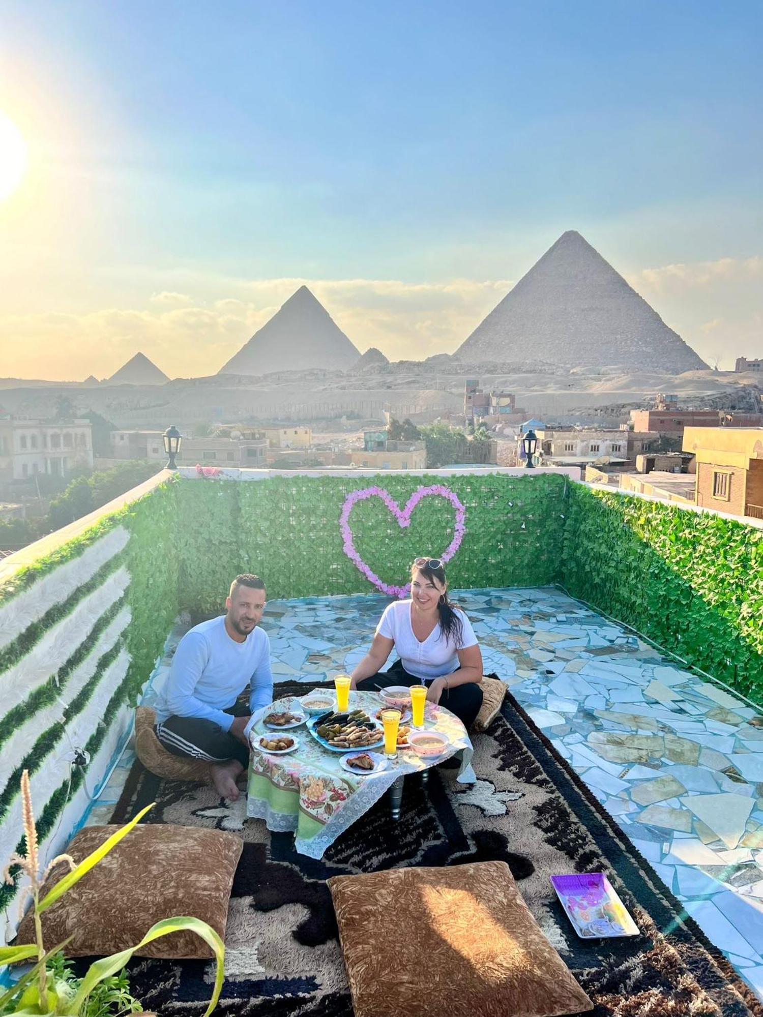 Pyramids Show Hotel Kafret el-Gabal Exterior photo