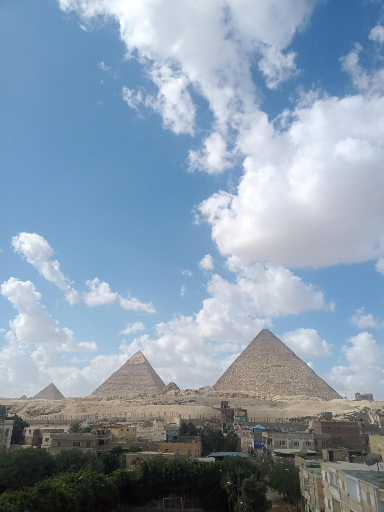 Pyramids Show Hotel Kafret el-Gabal Exterior photo