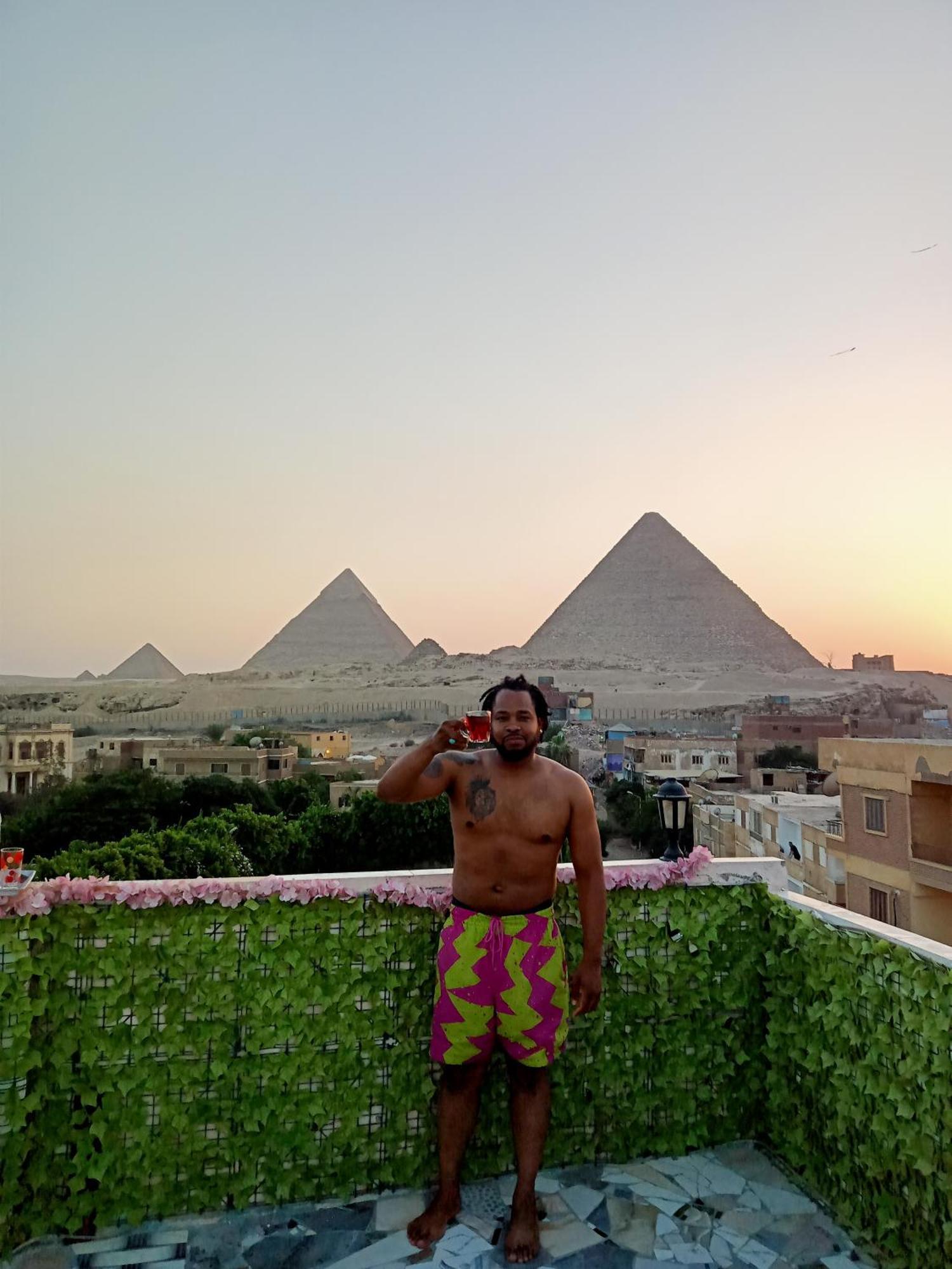 Pyramids Show Hotel Kafret el-Gabal Exterior photo