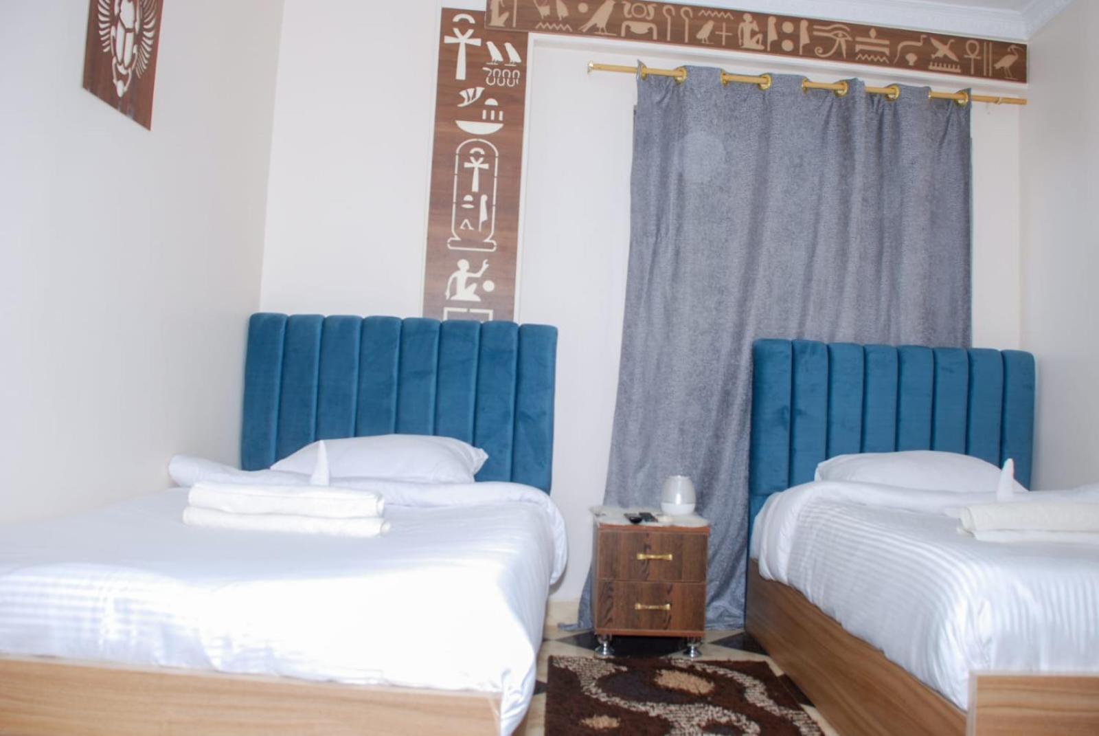 Pyramids Show Hotel Kafret el-Gabal Exterior photo