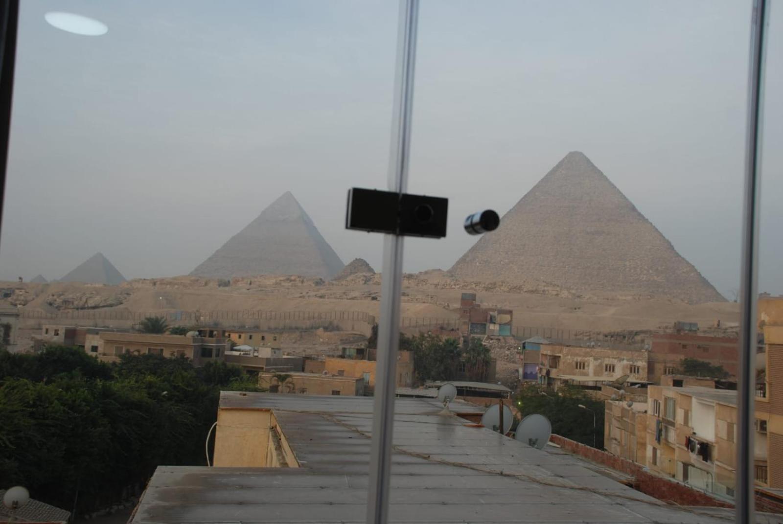 Pyramids Show Hotel Kafret el-Gabal Exterior photo