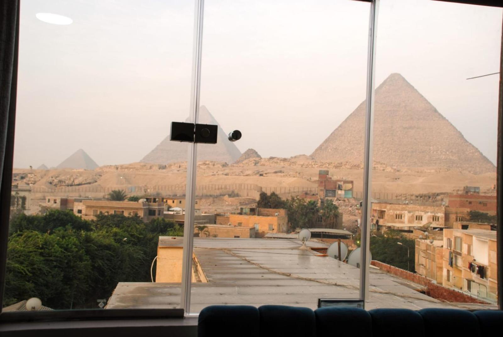 Pyramids Show Hotel Kafret el-Gabal Exterior photo
