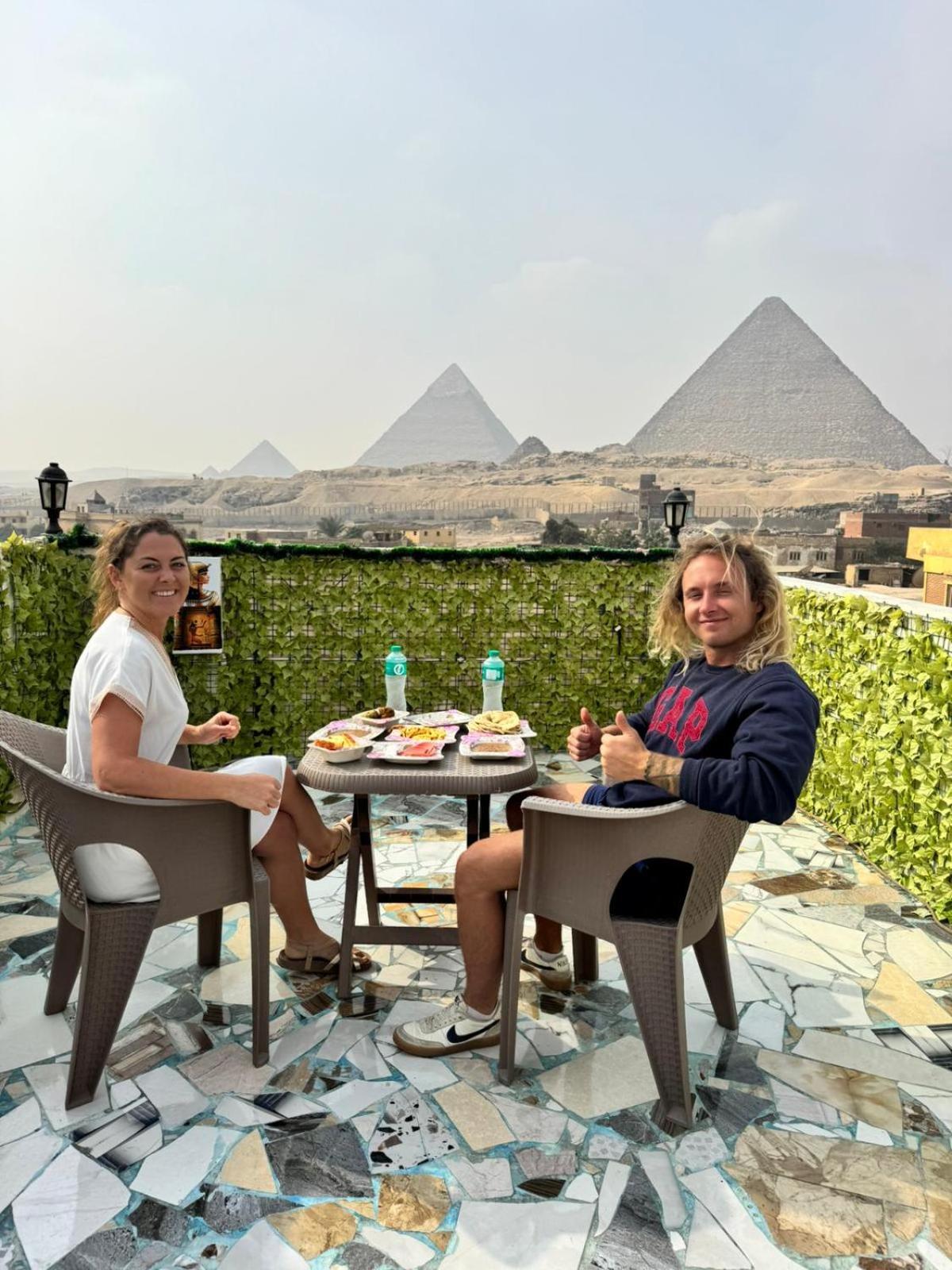 Pyramids Show Hotel Kafret el-Gabal Exterior photo