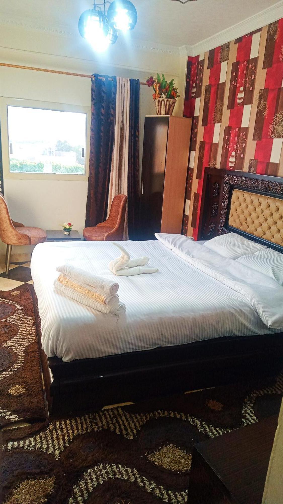 Pyramids Show Hotel Kafret el-Gabal Exterior photo